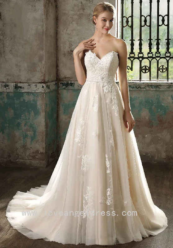 Sweetheart Floral Appliques Tulle Wedding Gown Backless